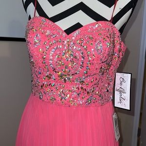 Beautiful Pink Bee Darlin Dress 💗